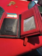 Portfel damski czerwony prawdziwa skóra .Ma dużo miejsca.