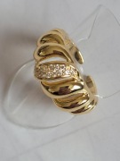 regulowany złoty pierścionek z cyrkoniami