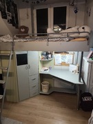 Łóżko piętrowe z biurkiem i szafą 