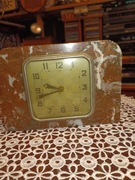 Stary ciekawy budzik nakręcany w marmurze lat 40 tych 