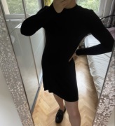 Czarna sukienka Gina Tricot