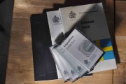 Zestaw kaset i podręczników do nauki j. szwedzkiego