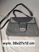 Torebka z filcu na pasku