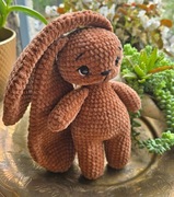 KRÓLIK SZYDEŁKOWY MASKOTKA RĘKODZIEŁO "MAURYCY MAŁY"