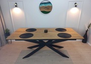 Nowoczesny stół z dębowym blatem I metalowymi nogami X