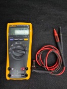 Fluke 175 true RMS MULTIMETER
