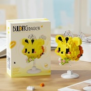 miniaturowe klocki konstrukcyjne (często typu nano-bloki) 