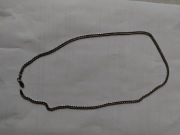 Srebrny łańcuszek.