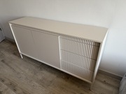 Komoda dwudrzwiowa Falsetto z ryflowanymi frontami i trzema szufladami