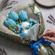 Błękitny Bukiet Handmade – 3 Tulipany i 3 Stokrotki – Prezent Dzień Matki