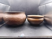 Zestaw 2 miedzianych mis/osłonek na donice – ręczne młotkowanie, stare