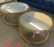 Dwa złote stoliki kawowe Westwing