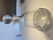 Mała szklana karafka