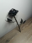 Wieczna róża z metalu 