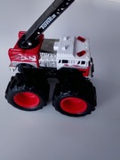 Czerwono-biały die-castowy wóz strażacki Tonka Monster Metal Movers