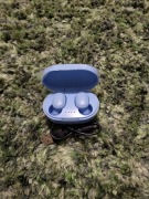 Niebieskie słuchawki bezprzewodowe 