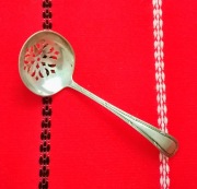 Antyk posrebrzana angielska ażurowa chochelka do odsączania i serwowania 7