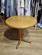 Solidny stolik drewniany 