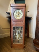 Stary zegar w ładnej skrzyni