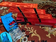 Zestaw zabawek Hot Wheels Transporter autka tory przenośny garaż GCF92 bdb