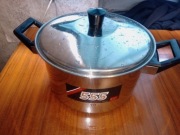 Garnek ze stali nierdzewnej z pokrywką