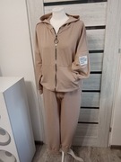 Dres wiosenny z ozdobnym zamkiem w kolorze latte.