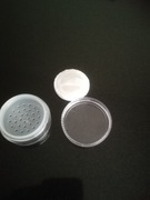 pojemniczek z tworzywa sztucznego