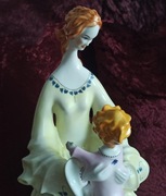 Figurka porcelanowa matka z dzieckiem vintage czasy PRL