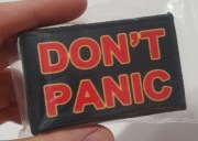 Naszywka DON'T PANIC na rzep Autostopem przez Galaktykę Hitchhiker's Guide