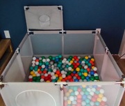 Suchy basen dla dzieci, kojec z piłkami