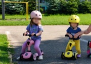 Scoot and ride żółty lub różowy, komplet z kaskiem