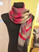 Śliczny szal w róże