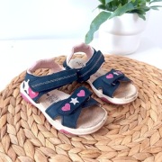 Sandały sandałki skórzane 25 granatowe w serduszka