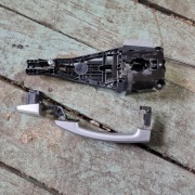 Klamka zew. Drzwi lewych tył Opel insygnia 2015 rok kolor Z 176 