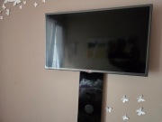 Telewizor LG 32 cale  wraz z wieszakiem i maskownicą na kable