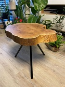 Stolik kawowy z plastra akacji 