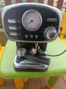 Ekspres do kawy ciśnieniowy i mleka