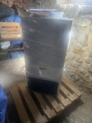 Piec Wolf dwufunkcyjny z otwarta komora spalania.