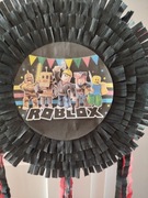 Piniata roblox czerwono czarna z tasiemkami 