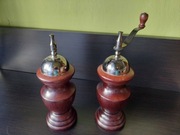 DREWNIANY MŁYNEK DO PIEPRZU I SOLI