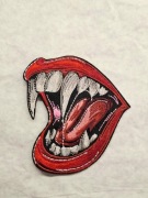 Aplikacja do naszycia, naszywka  usta, wampir, kły, straszne, zęby