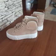 Wysokie trampki z grubą podeszwą r.37