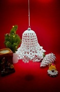 Biały szydełkowy dzwoneczek 10 cm – rękodzieło, ozdoba świąteczna