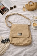Beżowa torebka crossbody listonoszka A&G | minimalistyczna | casual 