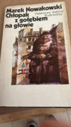 MAREK NOWAKOWSKI CHŁOPAK Z GOŁĘBIEM NA GŁOWIE