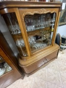 Witryna drewniana przeszklona rzeźbienia 