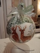 Bombka decoupage 10 cm Jelonki Zima brokat biały