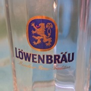 Kufel do piwa Löwenbräu - 0,5l , złocenia.