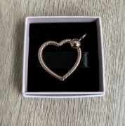 Pandora Moments zawieszka serce platerowana różowym złotem 14k rose gold