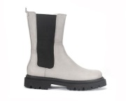 BOTKI NA PLATFORMIE ARA SZARE